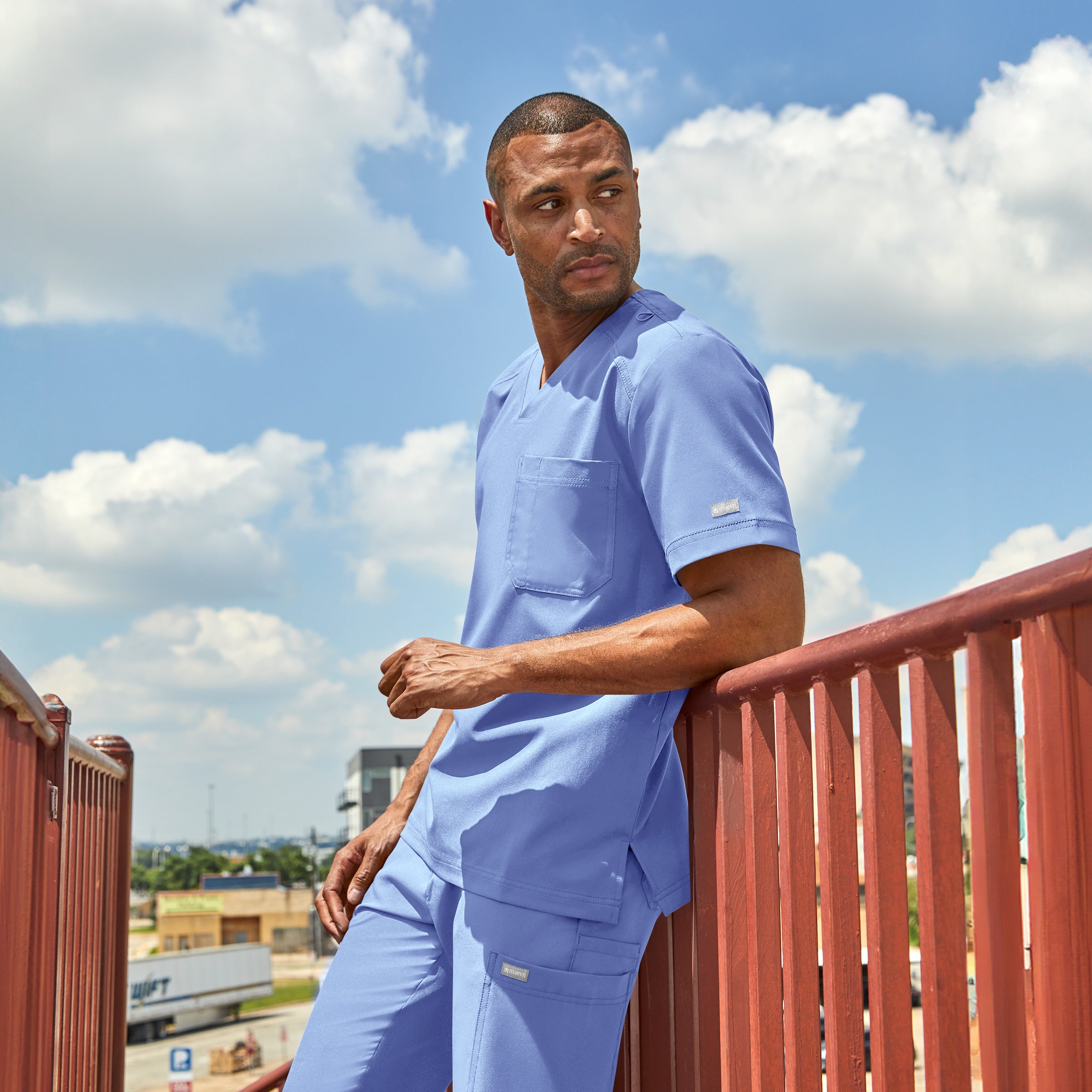 Maevn Momentum Men's Tuckable V-Neck Top 5801