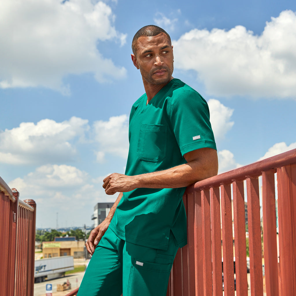 Maevn Momentum Men's Tuckable V-Neck Top 5801