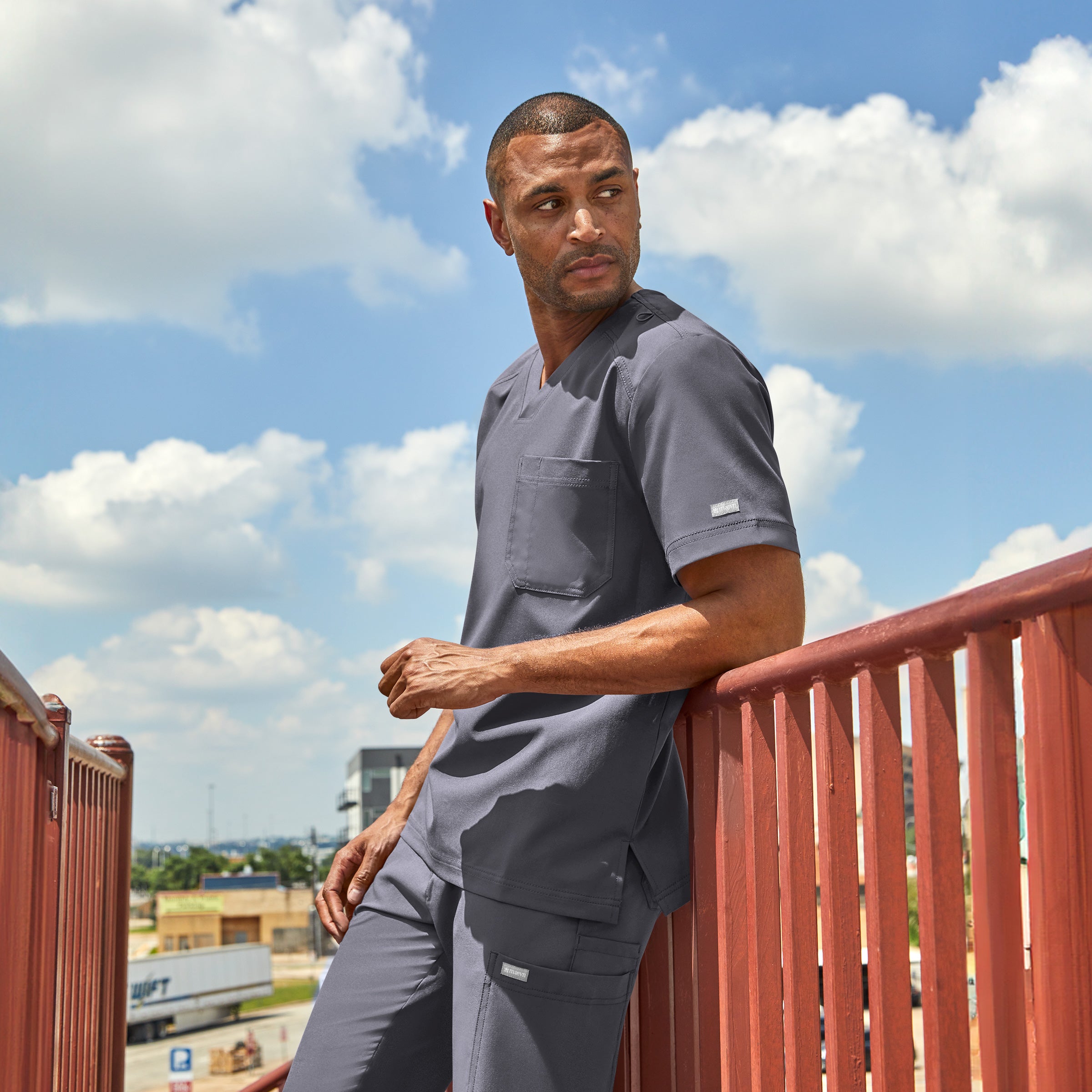 Maevn Momentum Men's Tuckable V-Neck Top 5801